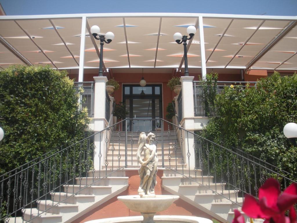 Hotel La Perla Del Gargano ซานโจวานนี โรตอนโด ภายนอก รูปภาพ
